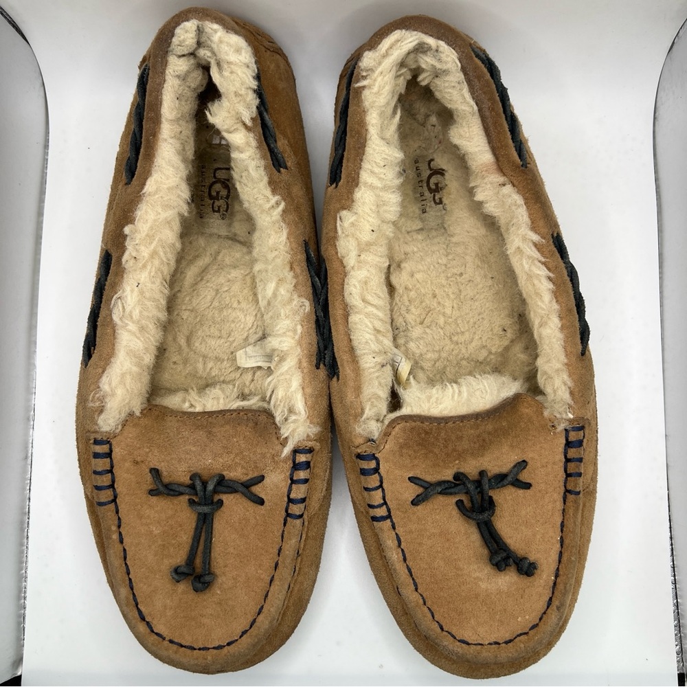 Women’s UGG Moccasins Size 9